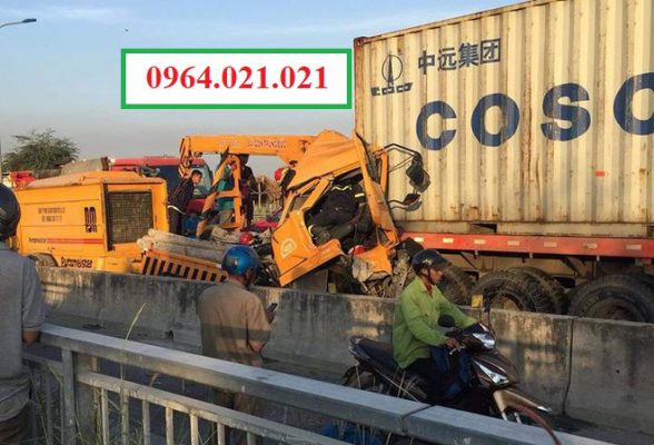 Cứu hộ xe Container